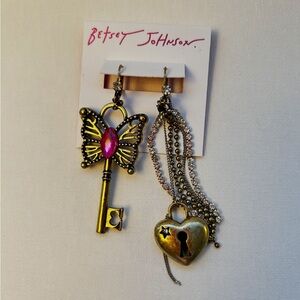 Betsey Johnson Gold Key (to my ❤️) Earrings